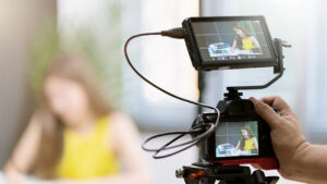 Videoerstellung für Content-Kamera im laufe der Gestaltung der Marketingvideo
