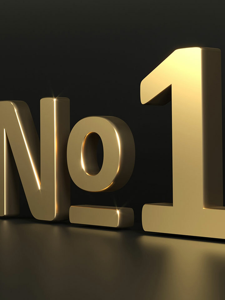 Großer goldener 3D-Text zeigt 