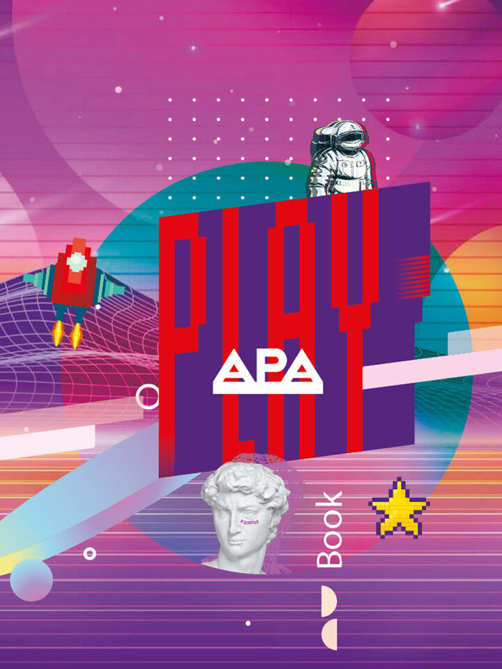 Farbenfrohe retro-futuristische Grafik für eine Awareness-Kampagne mit dem Wort „PLAY“, mit einer Büste, einem Astronauten, einer Rakete, einem Pixelstern und geometrischen Formen vor einem lebendigen, abstrakten Hintergrund.